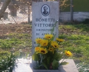 Taglio Corelli di Alfonsine (RA) - Cippo allo sminatore Vittorio Bonetti
