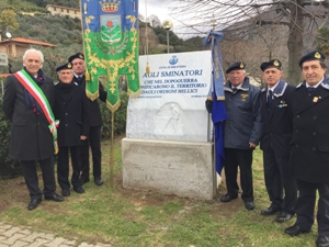 Seravezza (Lucca) - Monumento agli sminatori caduti durante la bonifica della Versilia